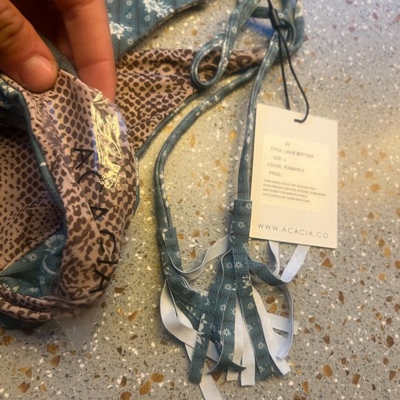 Acacia lumahai top and lauie bottom in punahele - Picture 3 of 4